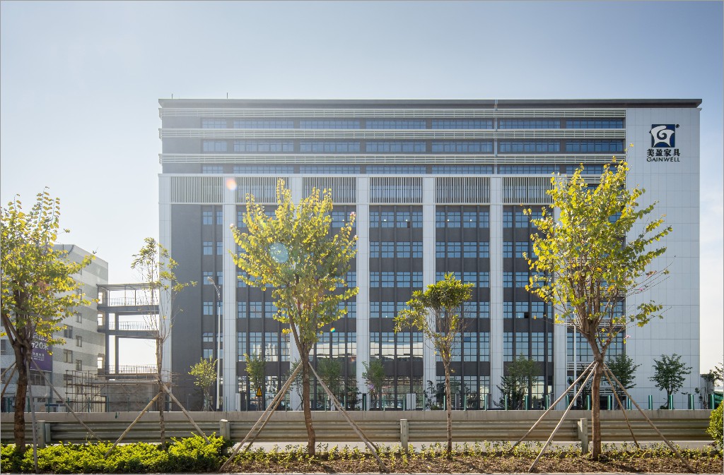 2021 A new intellegent building is established for upgrading the industry and introduding the modern intelligent production lines.
